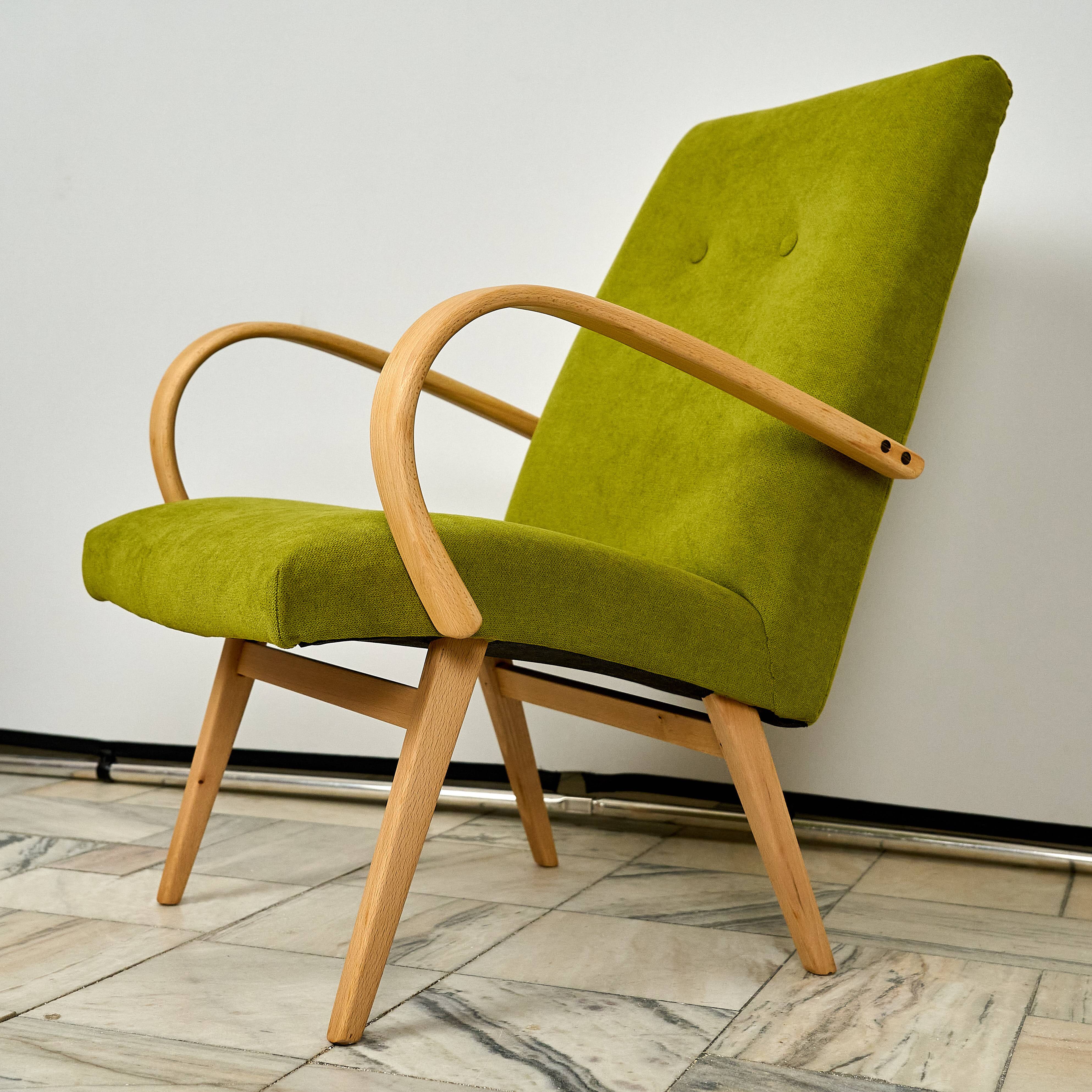 Armchair designed by Jaroslav Smidek for Ton, Czechoslovakia 1960s.