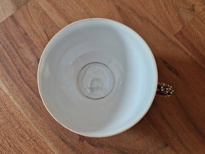 Beautiful Dainan porcelain tea/coffee service - Polychrome porcelain with relief decoration of dragons