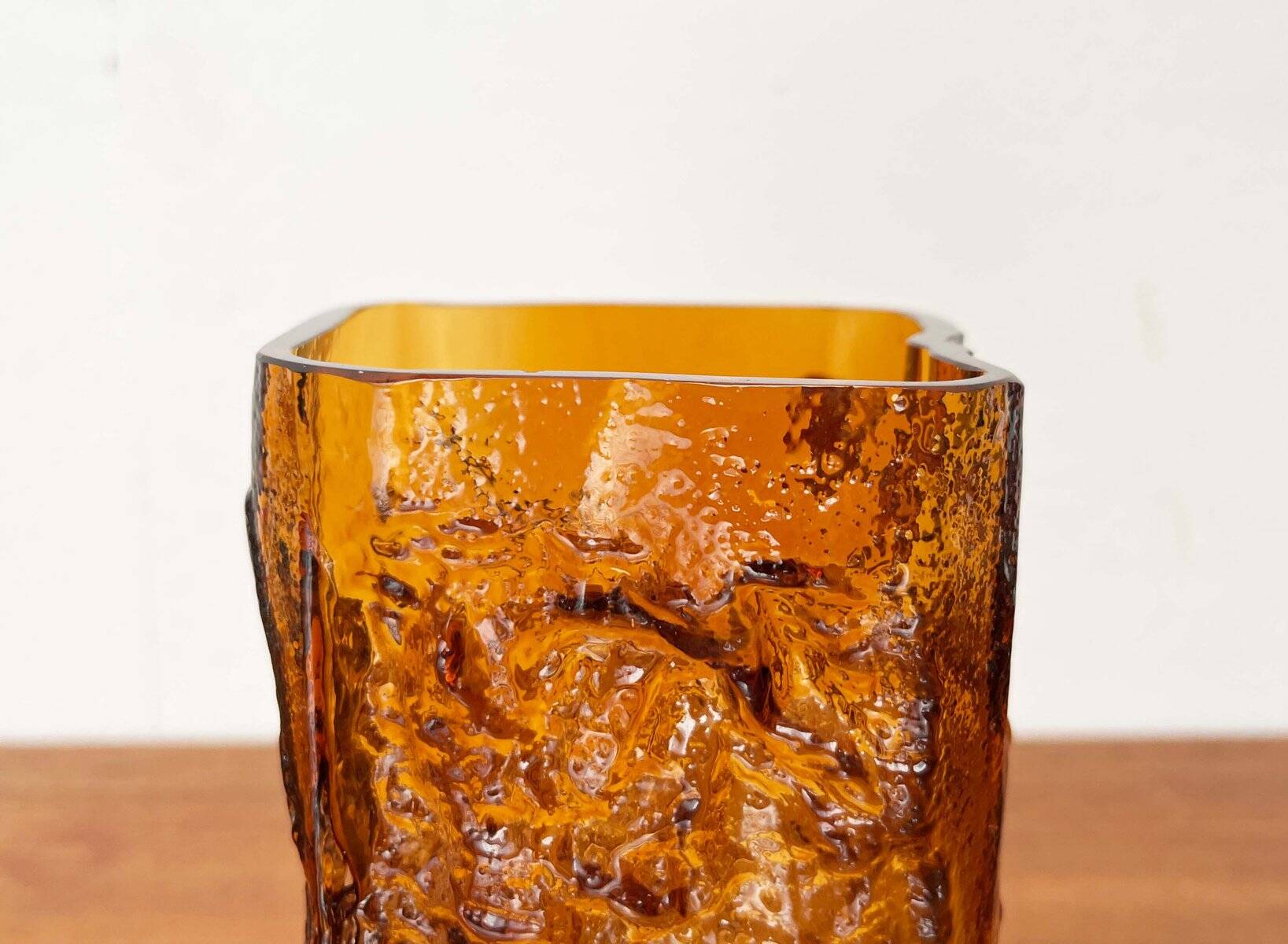 Mid-century modern glass vase by Kai Blomqvist for Kumela, Finland, 1960s.