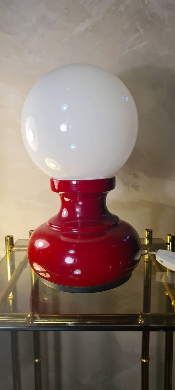 petite lampe de table vintage, vintage,,, 1960 a 70,,, rouge  tres belle'26x12