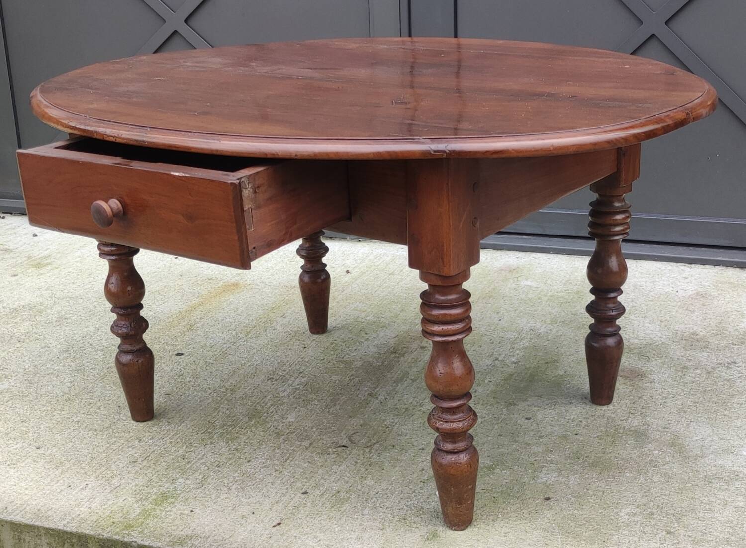 Old louis philippe oval coffee table 1 drawer