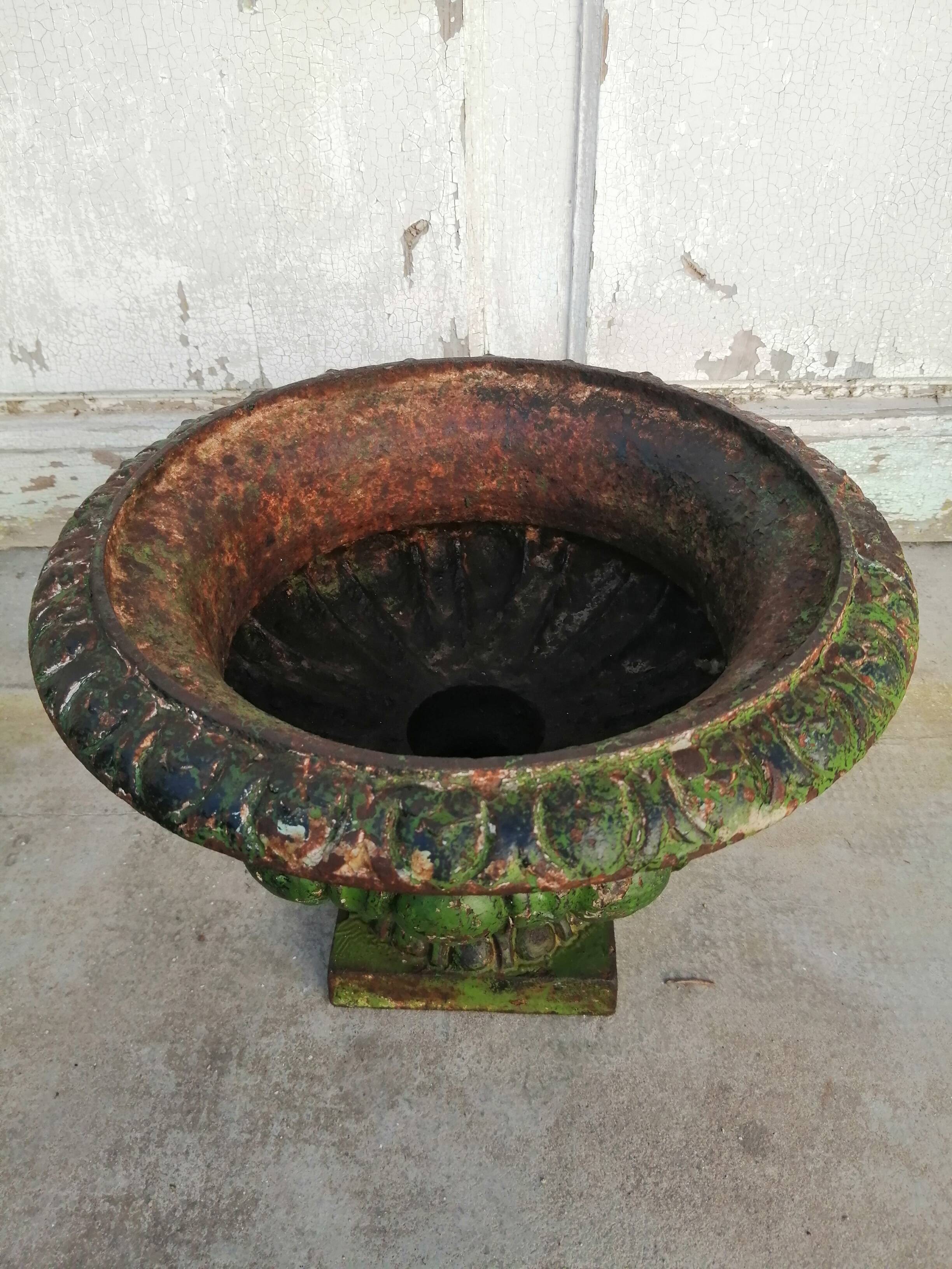 Vasque Médicis en fonte