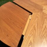Round table in solid elm from the 80s