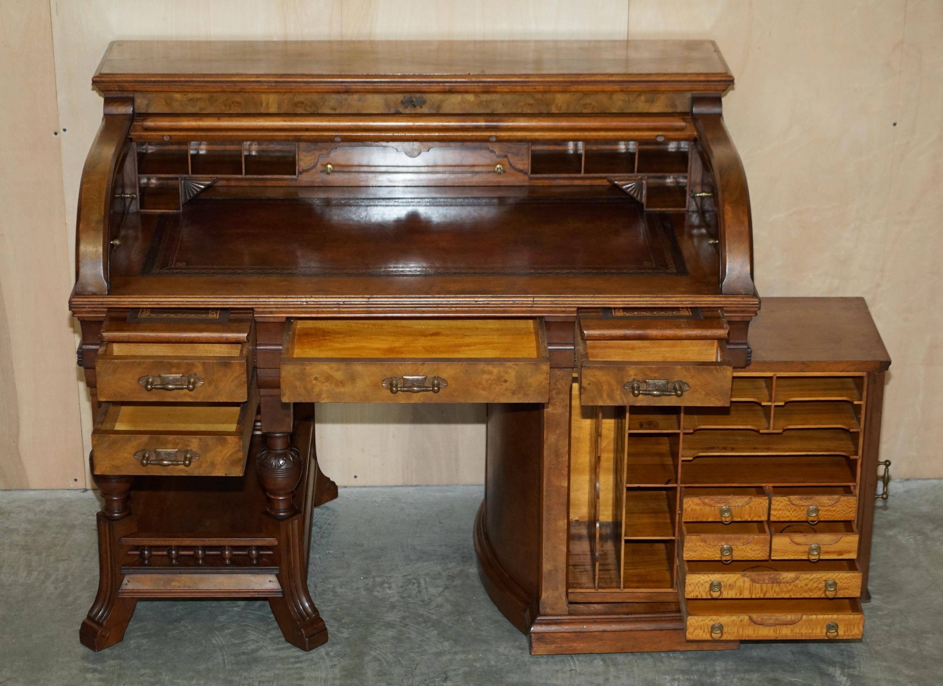 Bureau à tambour Shannon File Co en noyer victorien avec certificat