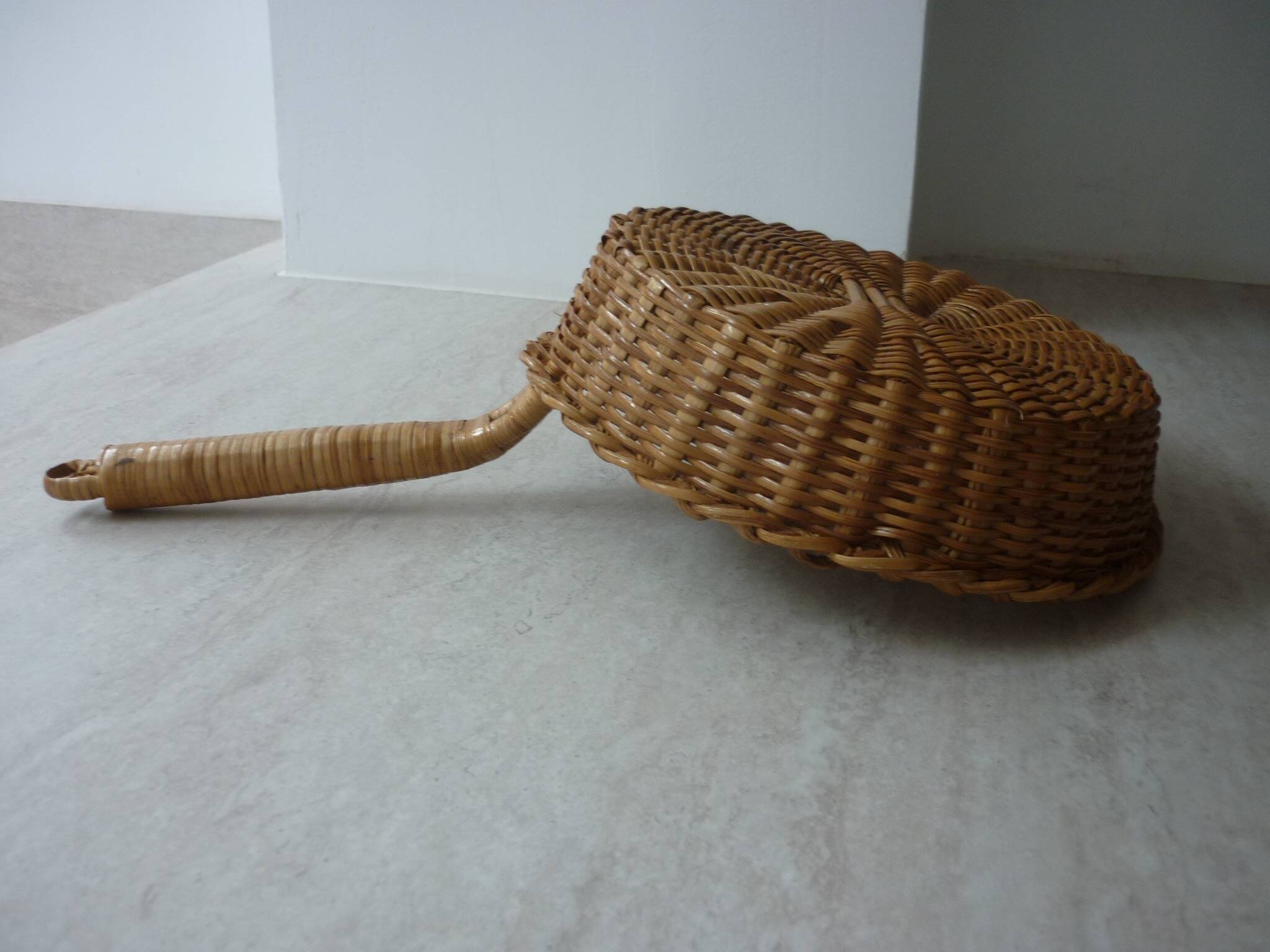 Wicker stove-shaped basket