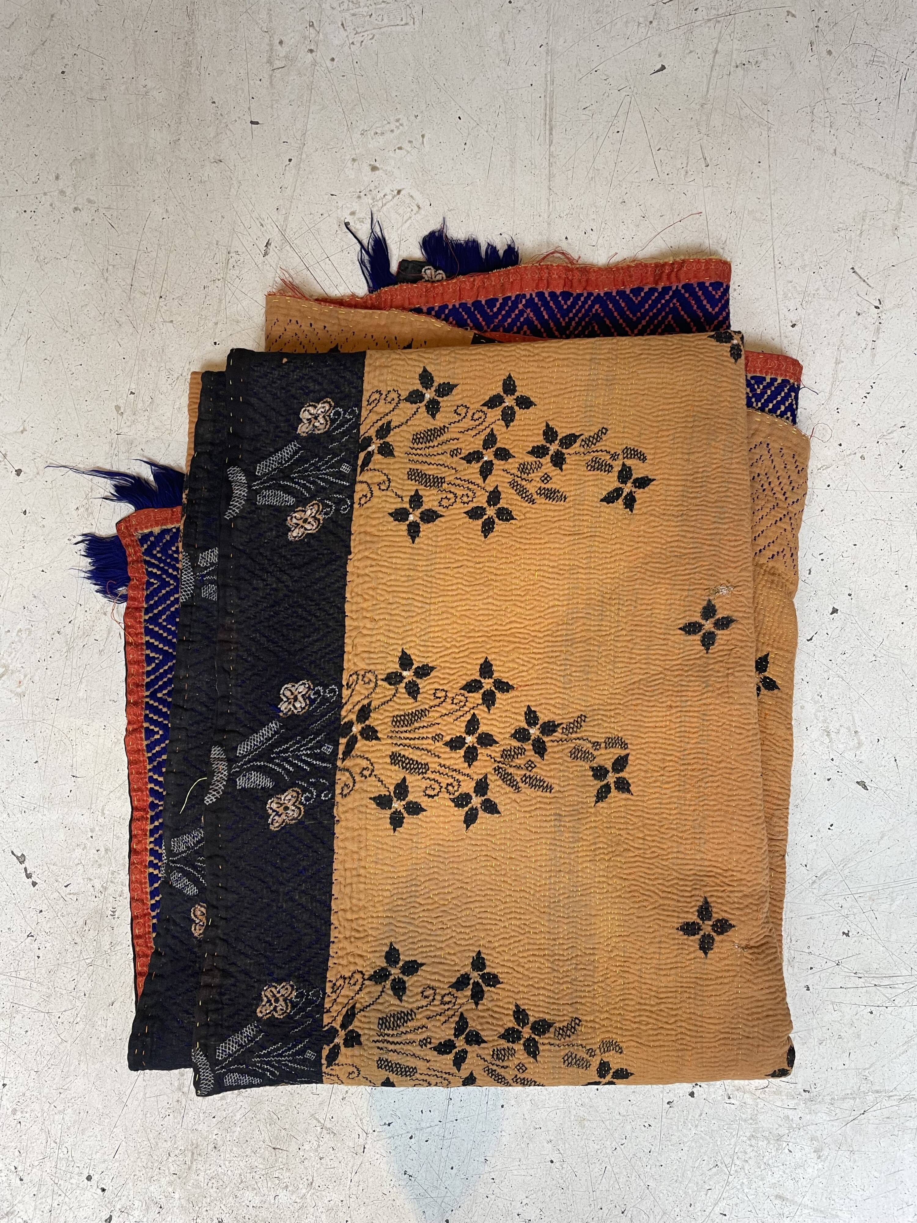 Indian bedspread "kantha"