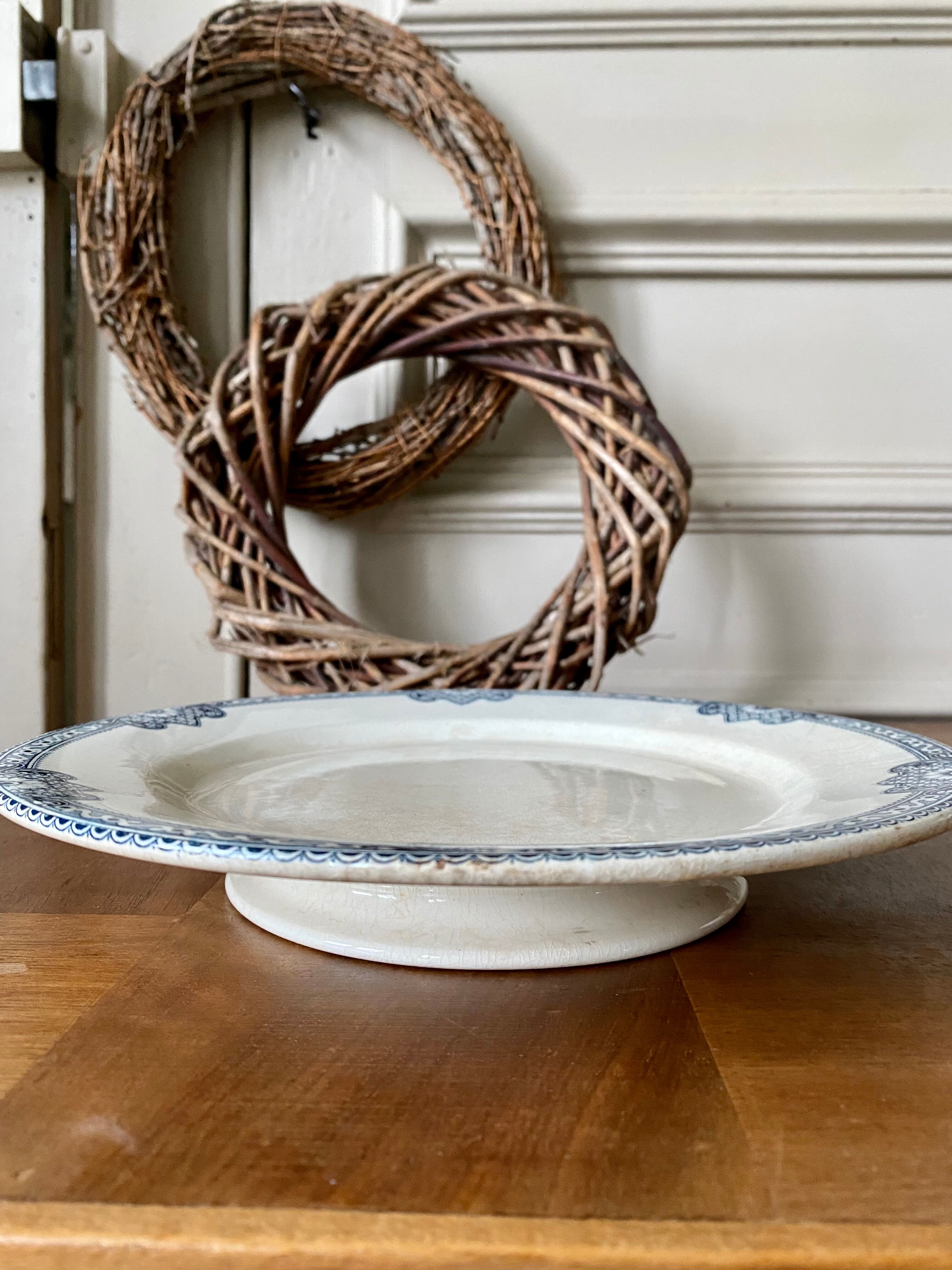 Old plate on iron earth in Salins earthenware