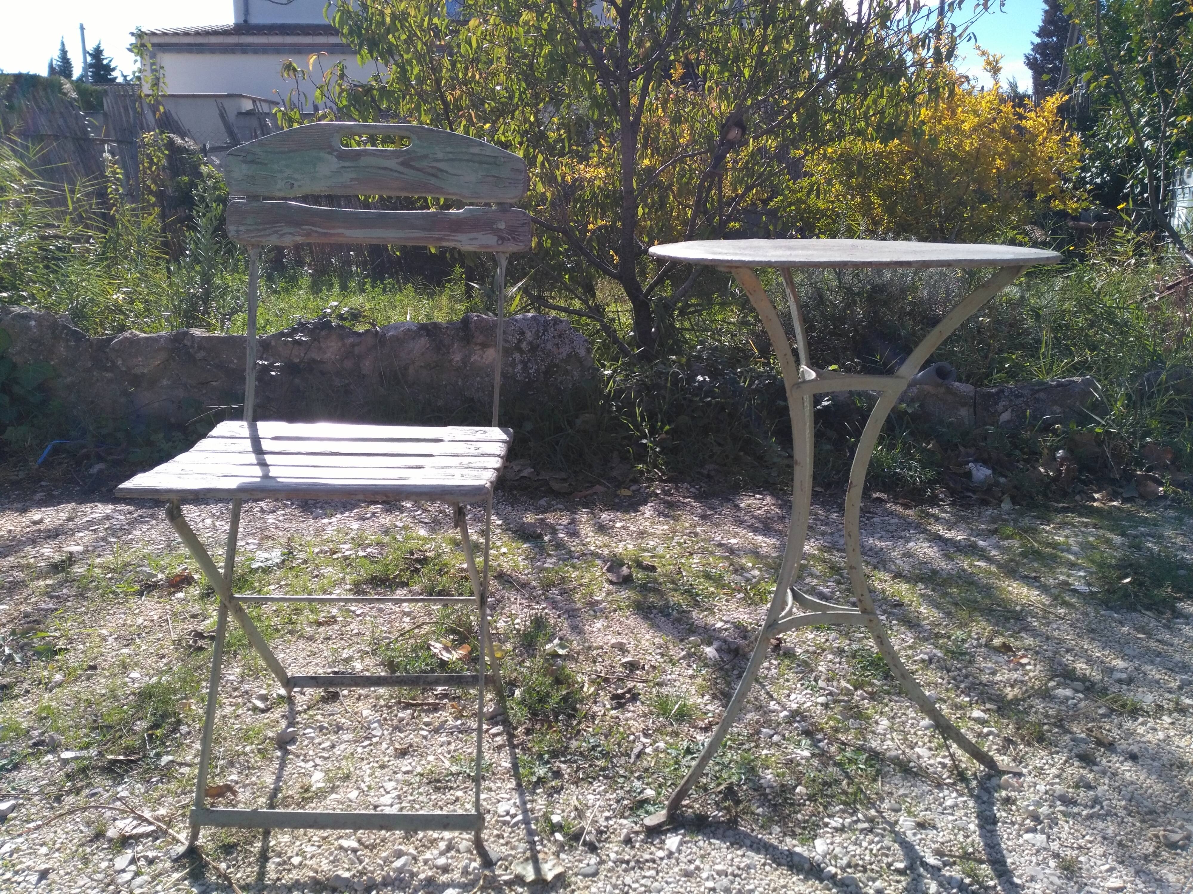 Bistro chair and table