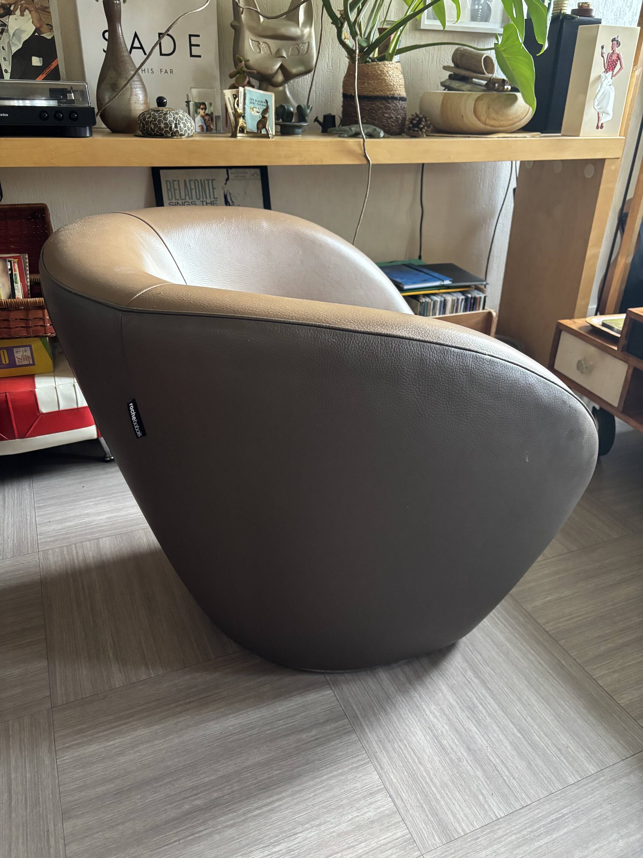 "Edito" convertible armchair in leather - Sacha Lakic for Roche Bobois