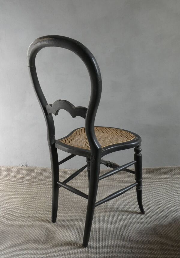 Chaise cannée Napoléon III en bois noirci et nacre
