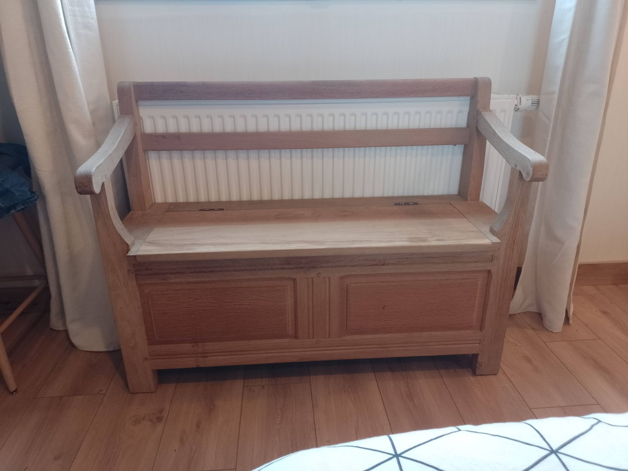 Bench, solid raw oak trunk
