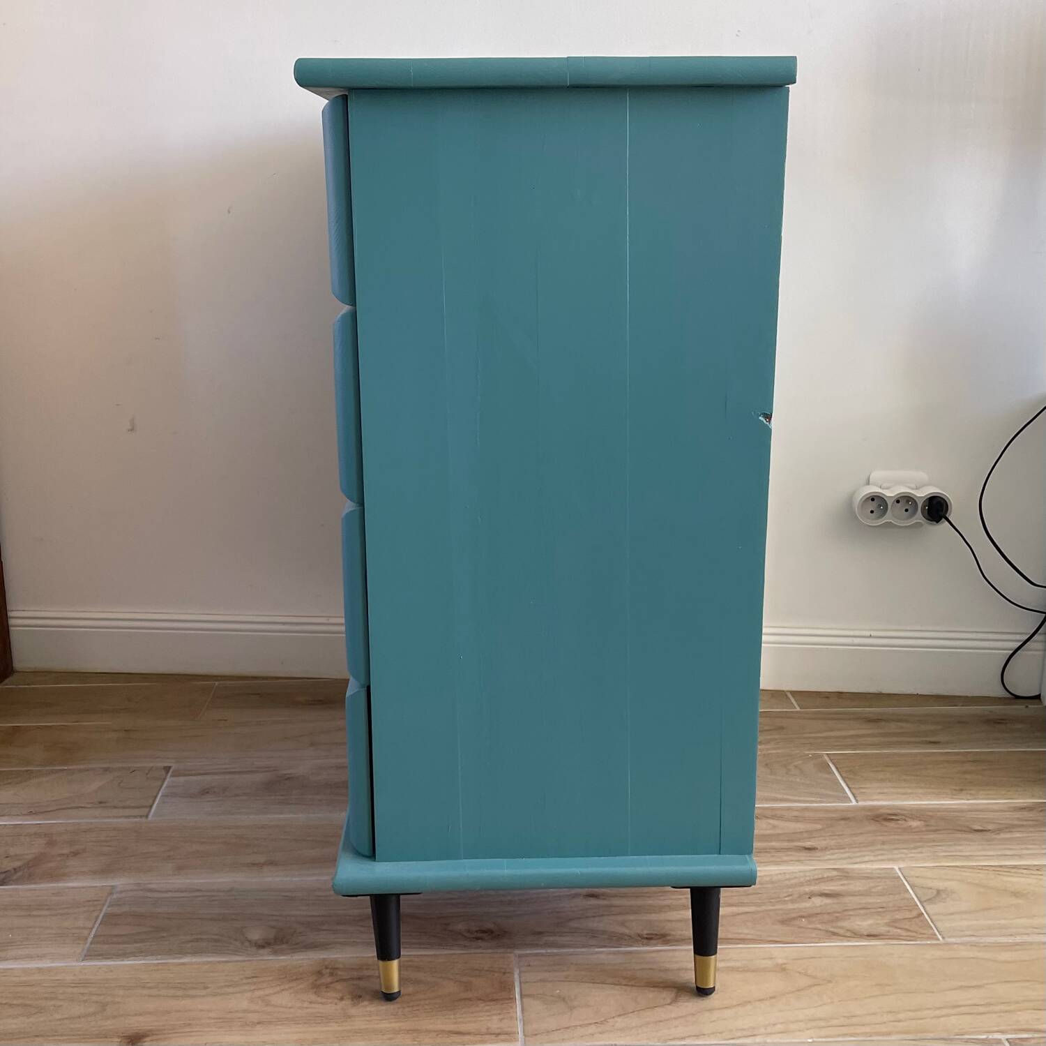 Pop-up toilet