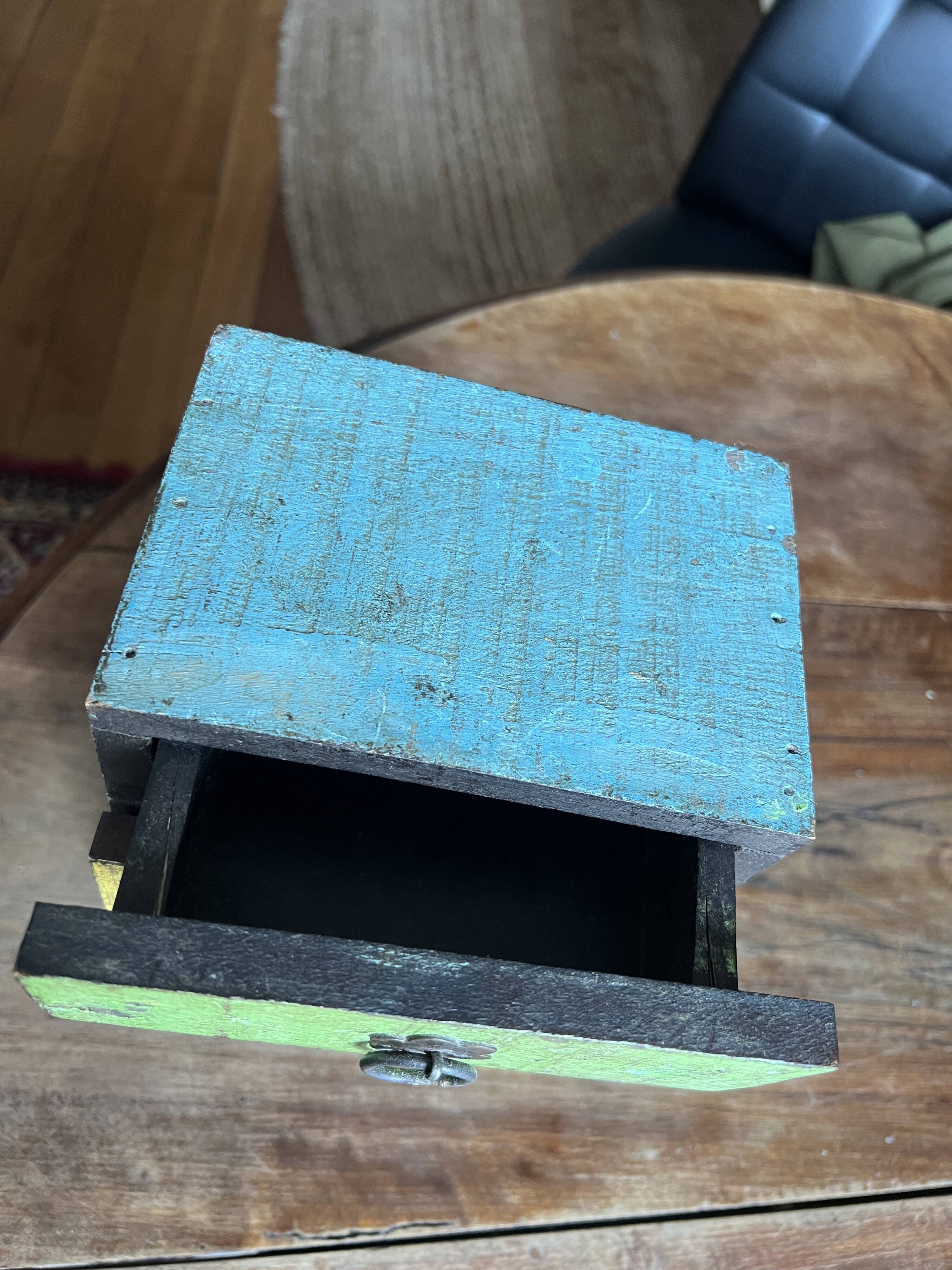 Small Moroccan-style wardrobe/drawers