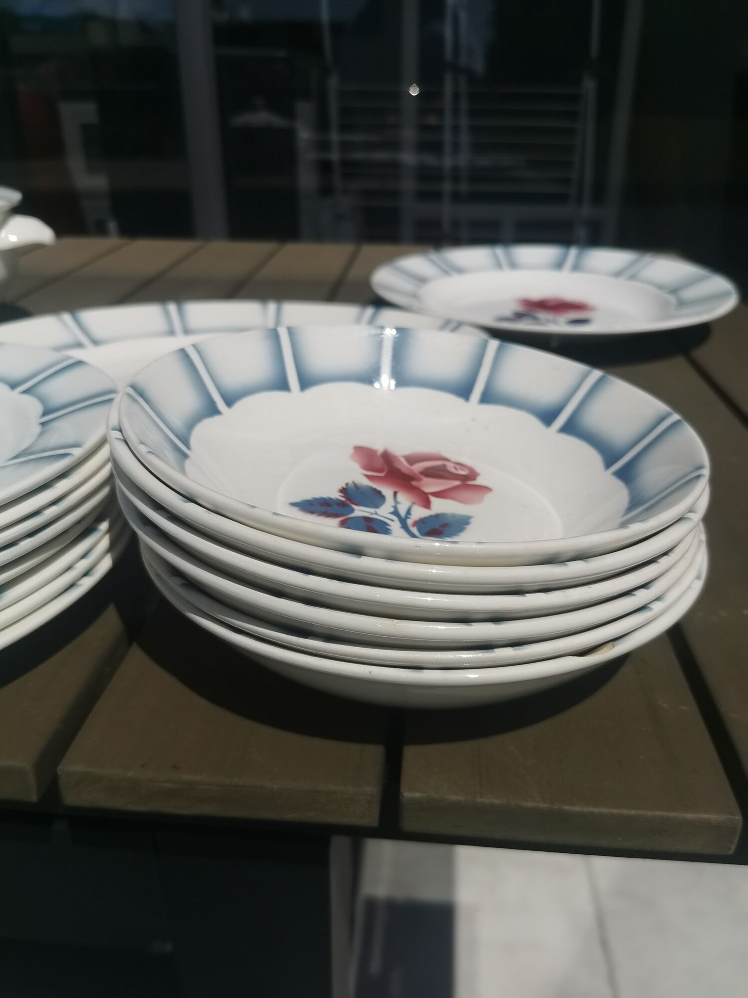 Lots dishes digoin sarreguemines, 7 flat plates, 4 plates hollow, tureen, oval dish