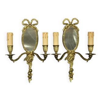 Paire d'appliques-miroirs, noeuds et instruments de musique, style Louis XVI