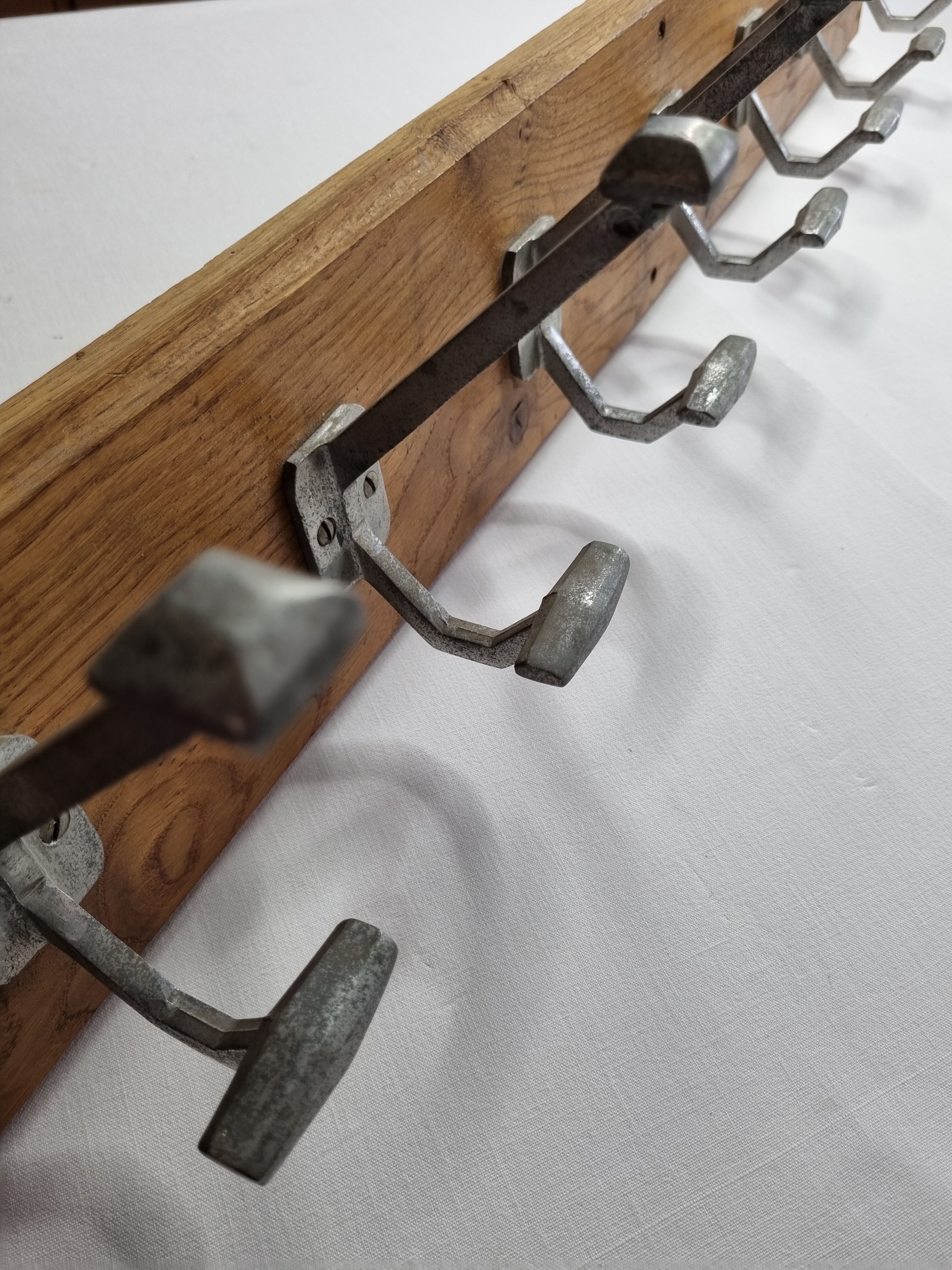 Wall coat rack, 7 cast aluminum hooks, 95 cm