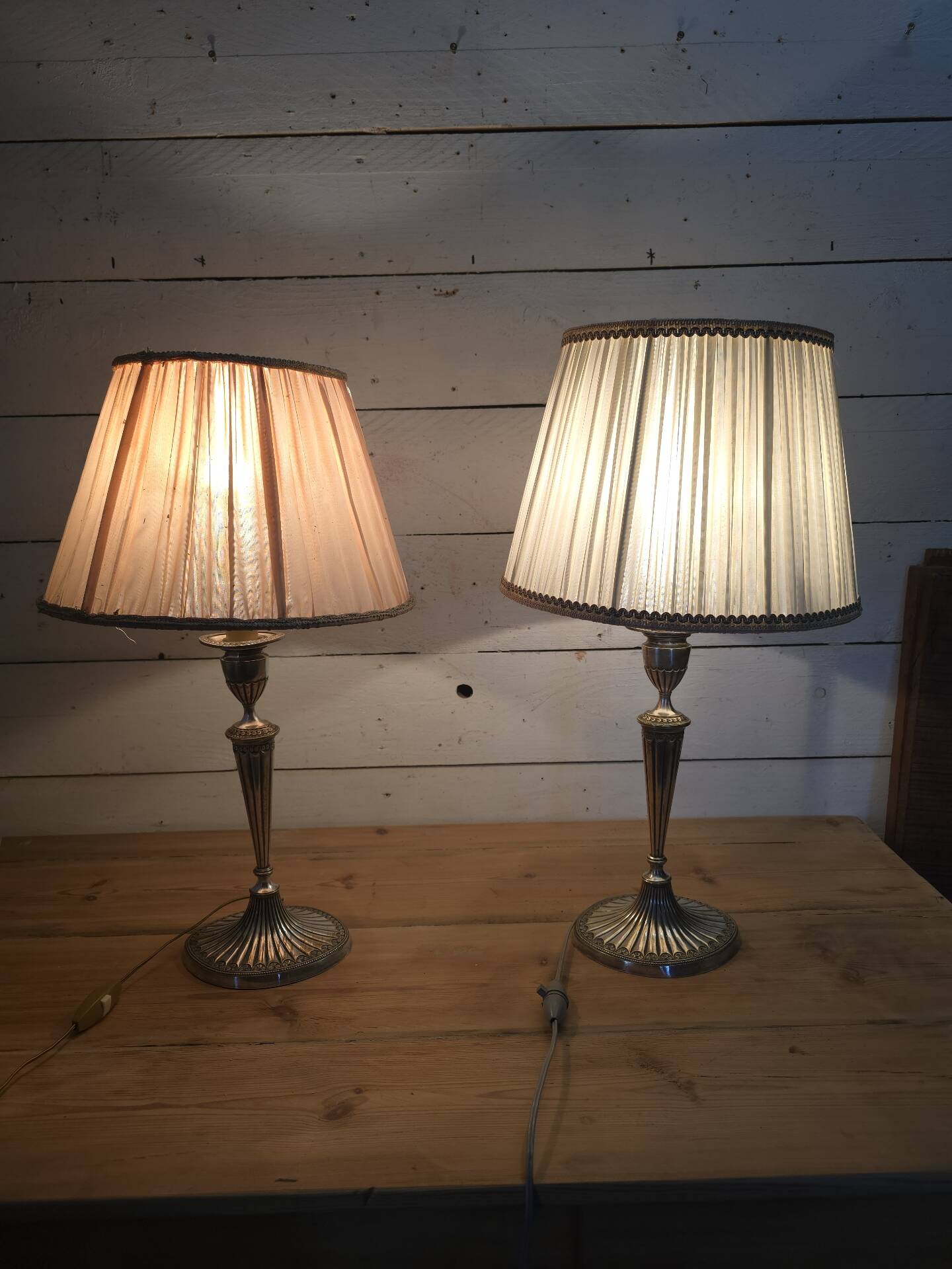 Paire de lampes style art deco en métal argenté