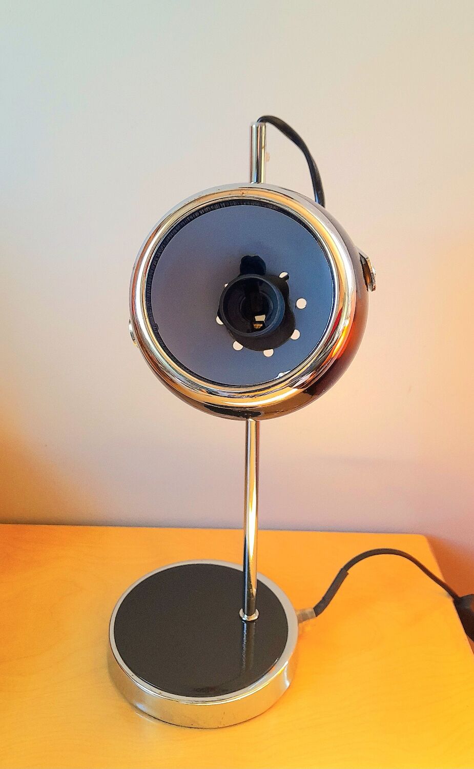 Eyeball lamp