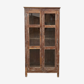 Armoire ancienne en bois avec portes vitrées