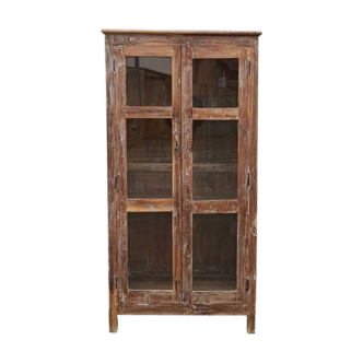 Armoire ancienne en bois avec portes vitrées