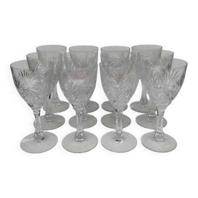 12 grands verres en cristal de Saint Louis, années 30.