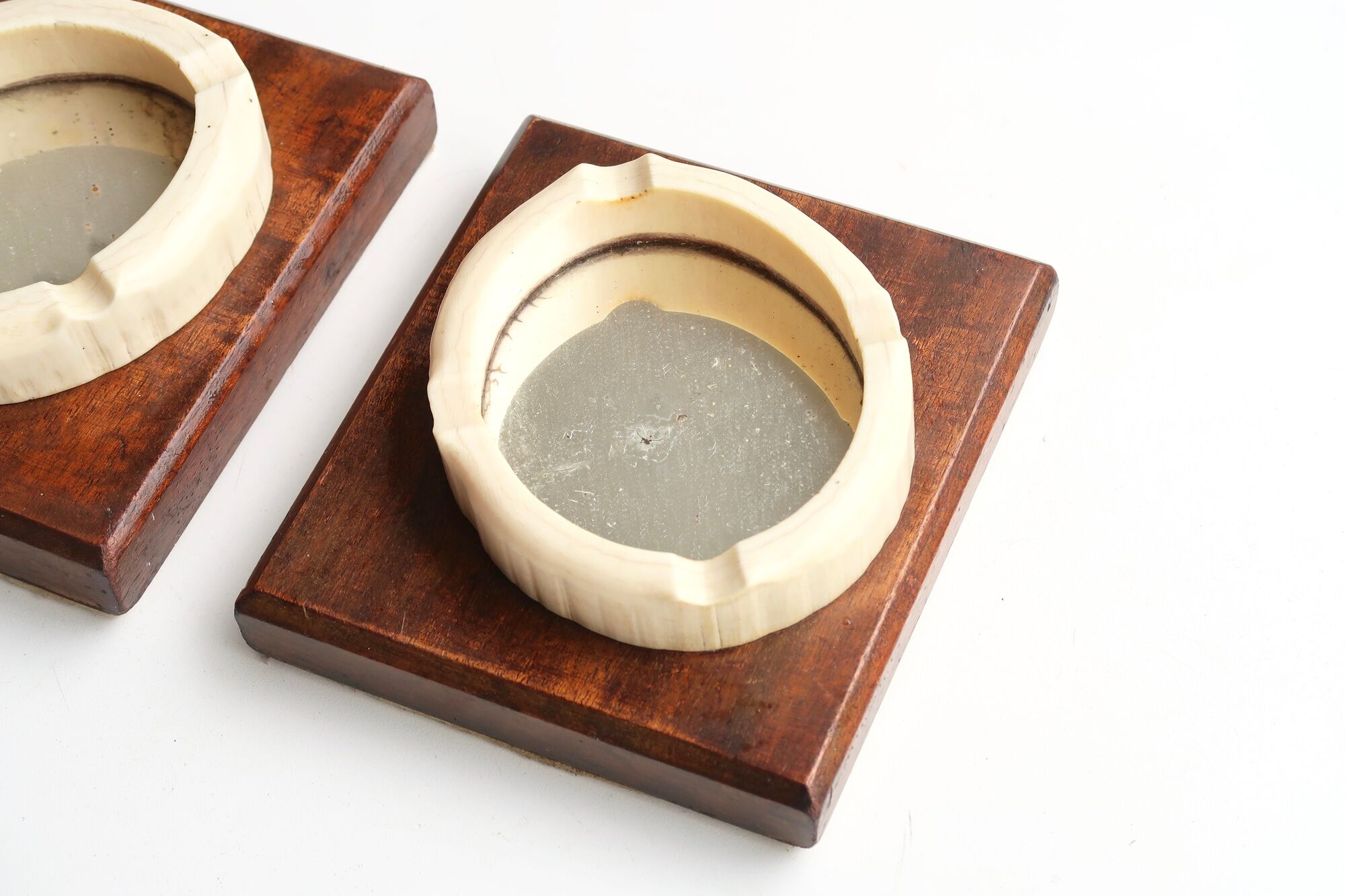 Pair of wooden and bakelite ashtrays with mirrored backs from the 1930s