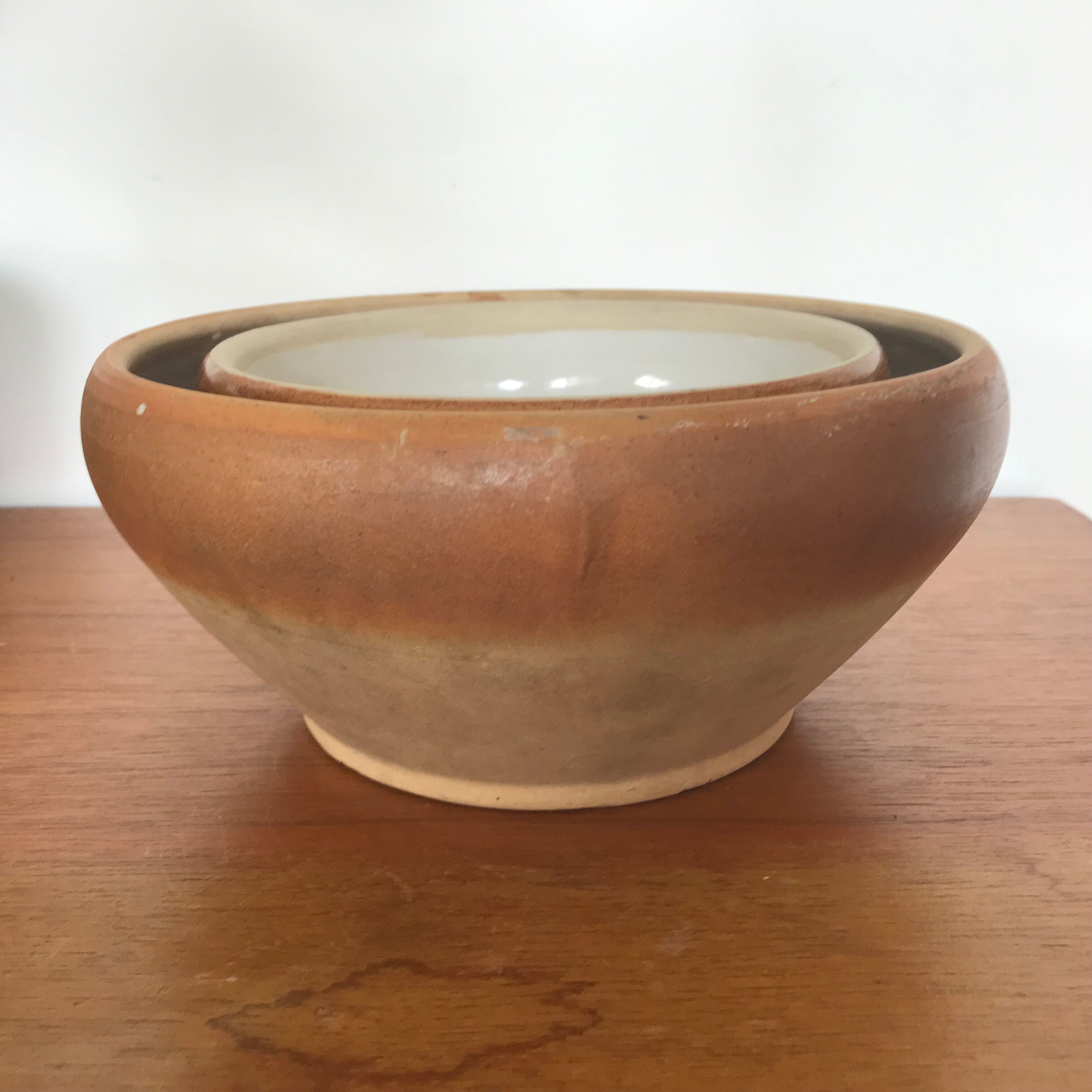 Pair of bowls enamelled sandstone