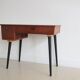 Bureau vintage en teck sur pieds noirs