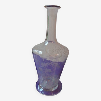 Carafe en verre gravee