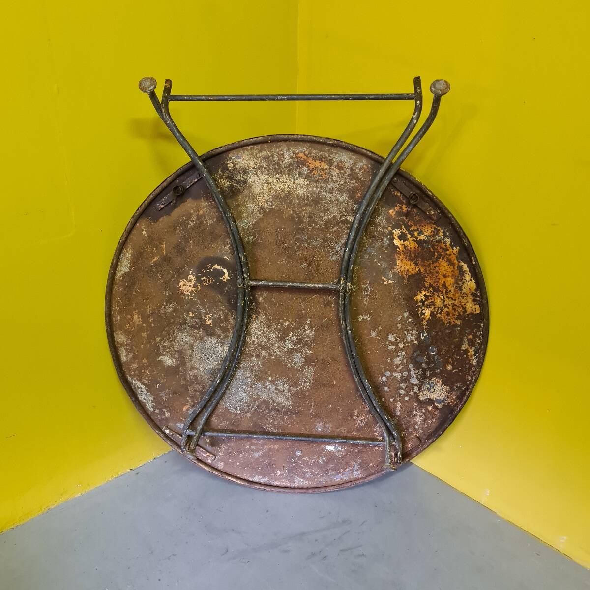 Table pliante de jardin ronde en métal française vers 1920