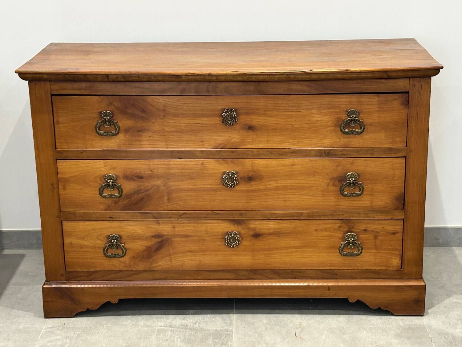 Natural wood chest of drawers called pantalonniere