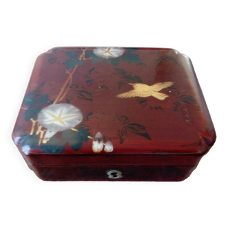 Lacquered wooden jewelry box with art nouveau decoration