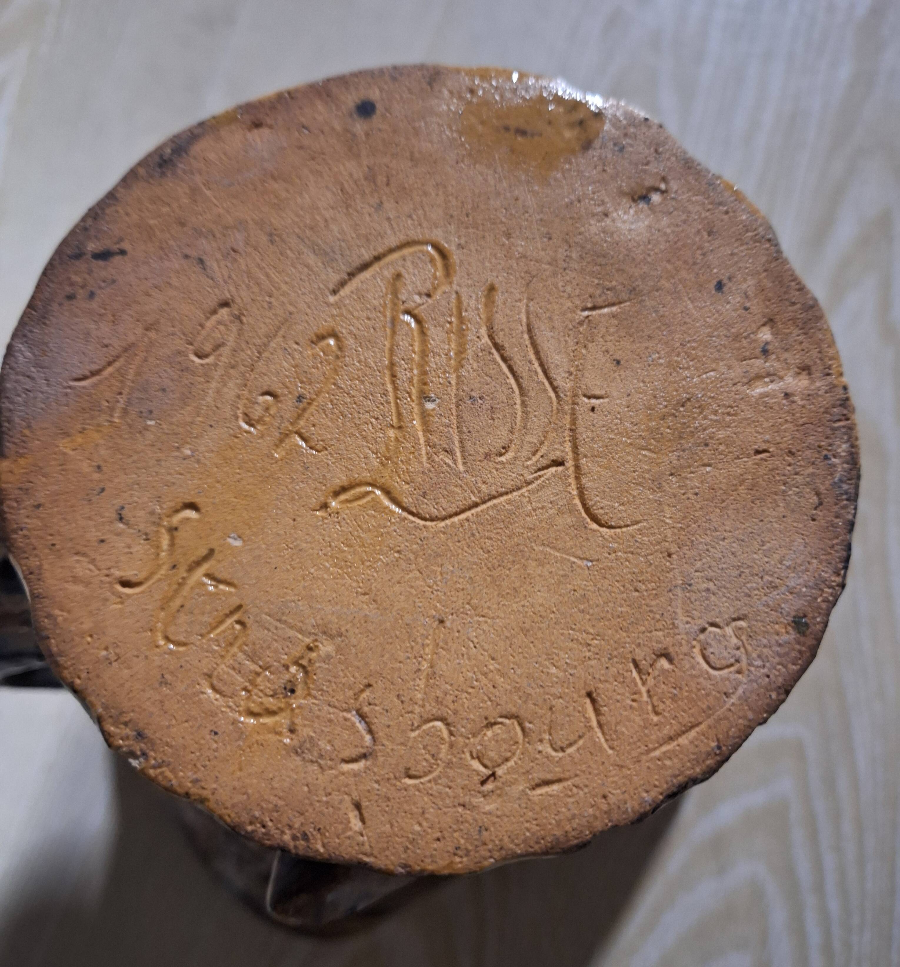 Pichet Zoomorphe signé L Risse. Pièce unique 1962