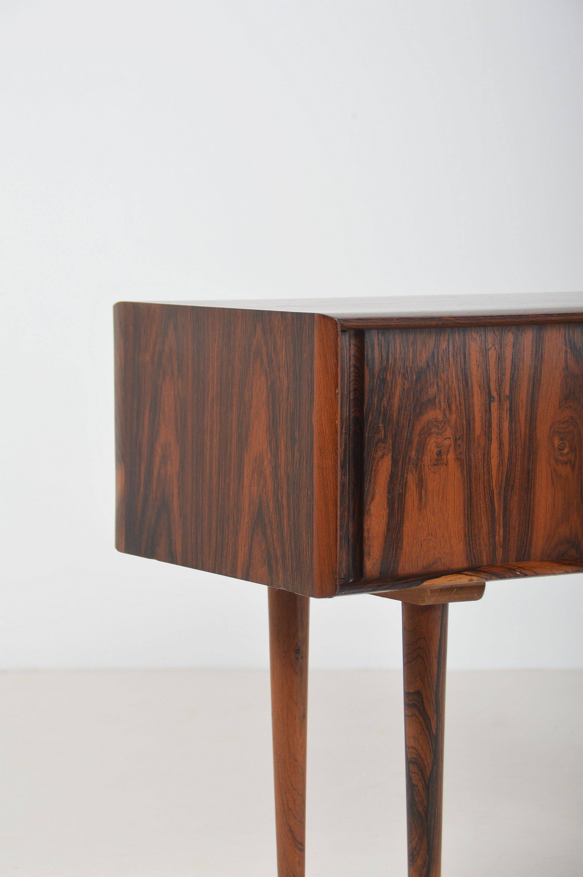 Cabinet danois en palissandre avec portes coulissantes par Max A. Rasmussen, années 1960.
