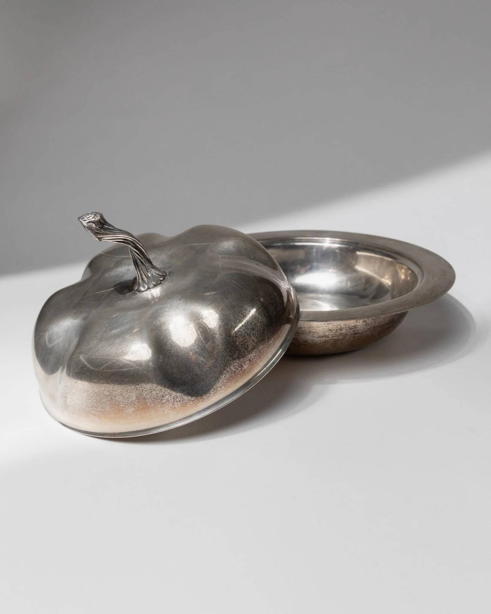 Silver-plated pumpkin-shaped bowl with lift-off lid, 1940s vintage centerpiece in metal