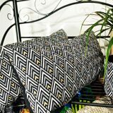Paire de coussins Art déco en tissu d'ameublement