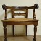 Fauteuil de bureau style Renaissance ancien en bois sculpté et assise cannée