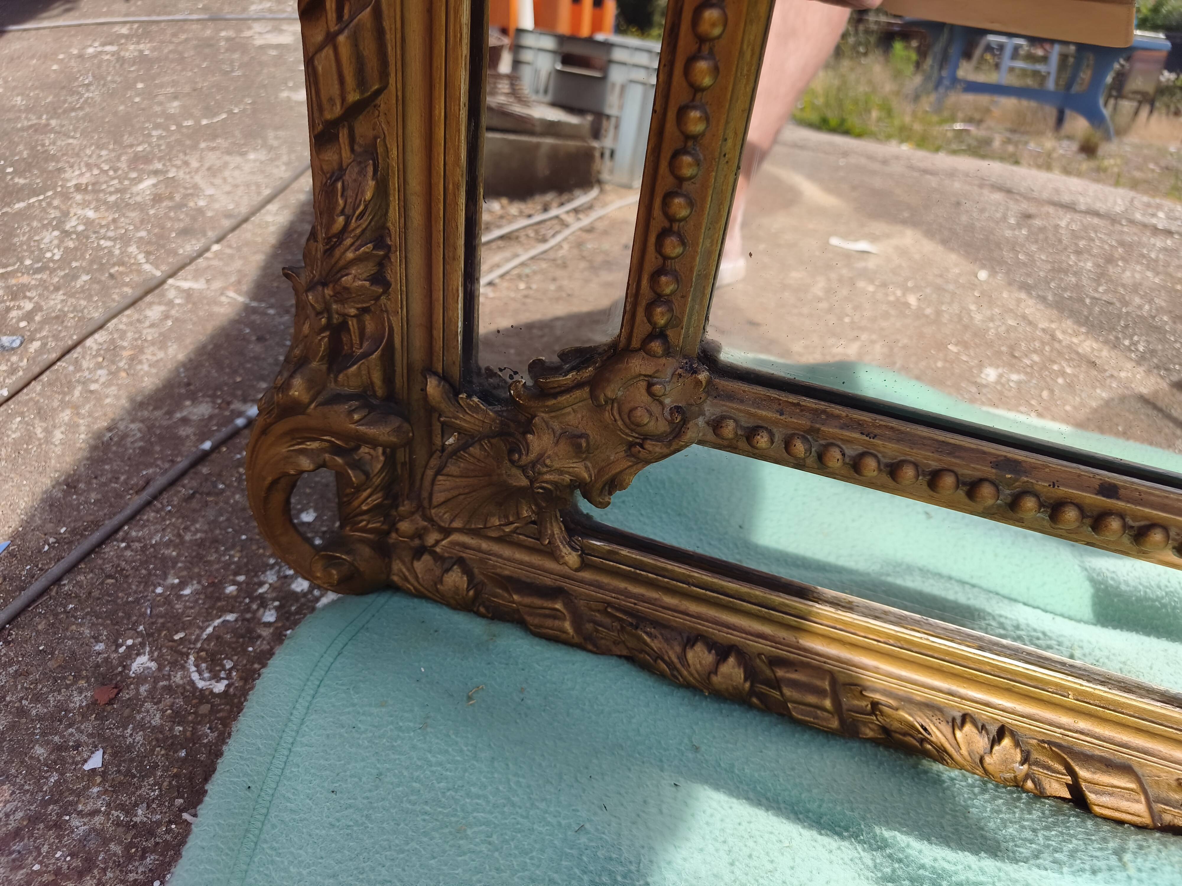 Large closed mirror, 19th century, wood and gilded stucco.