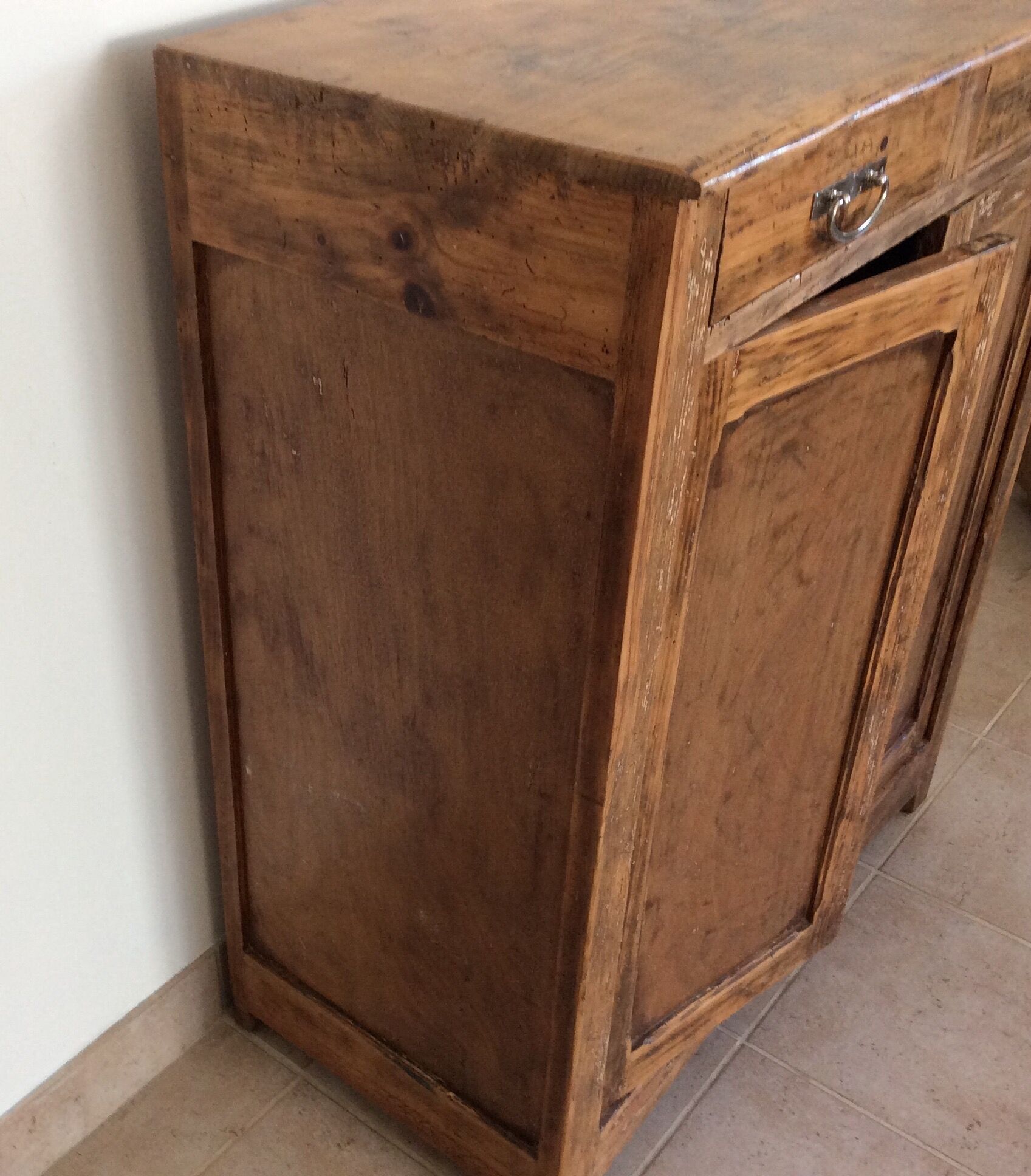 Parisian buffet two drawers two shelves and lock