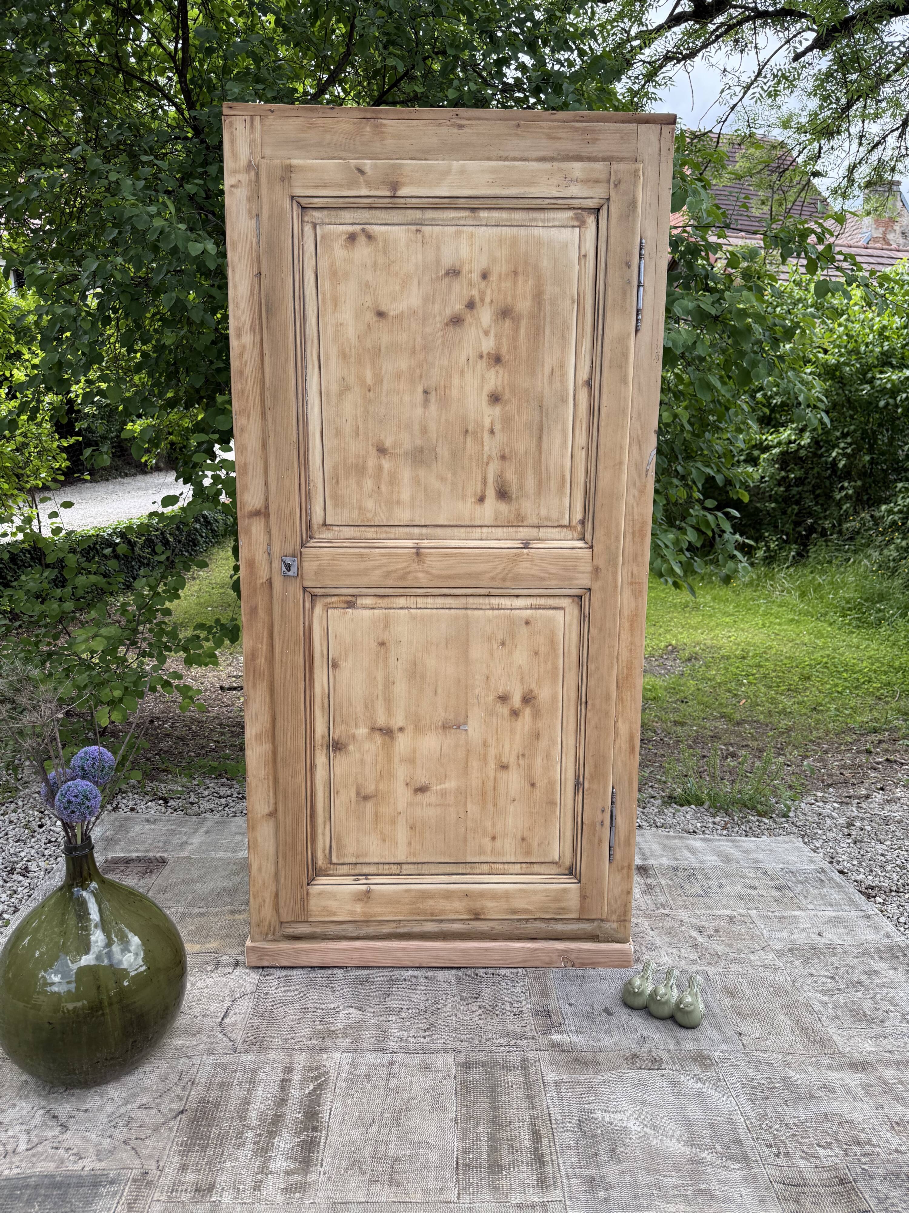 Armoire ancienne bois rénovée