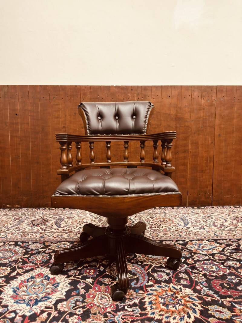 Chaise de bureau classique anglaise de style capitaine marron