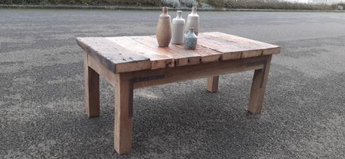 Table basse style brutaliste