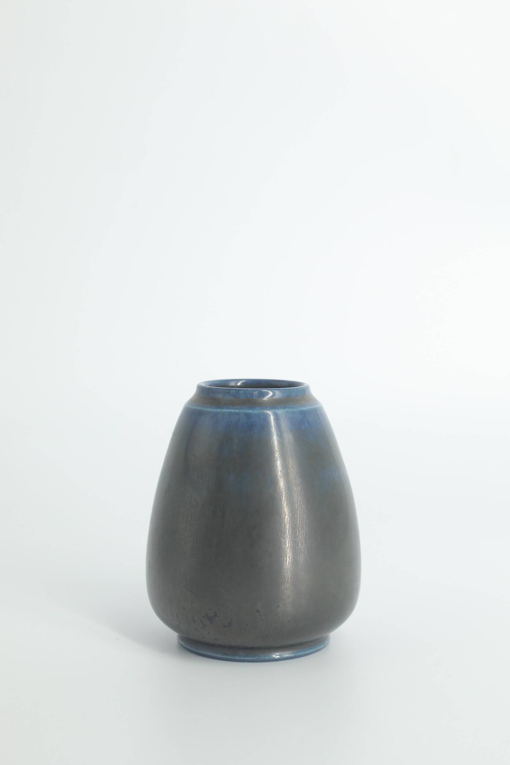 Set of 4 Mid-Century Scandinavian collectible vases in blue and brown stoneware by Gunnar Borg.