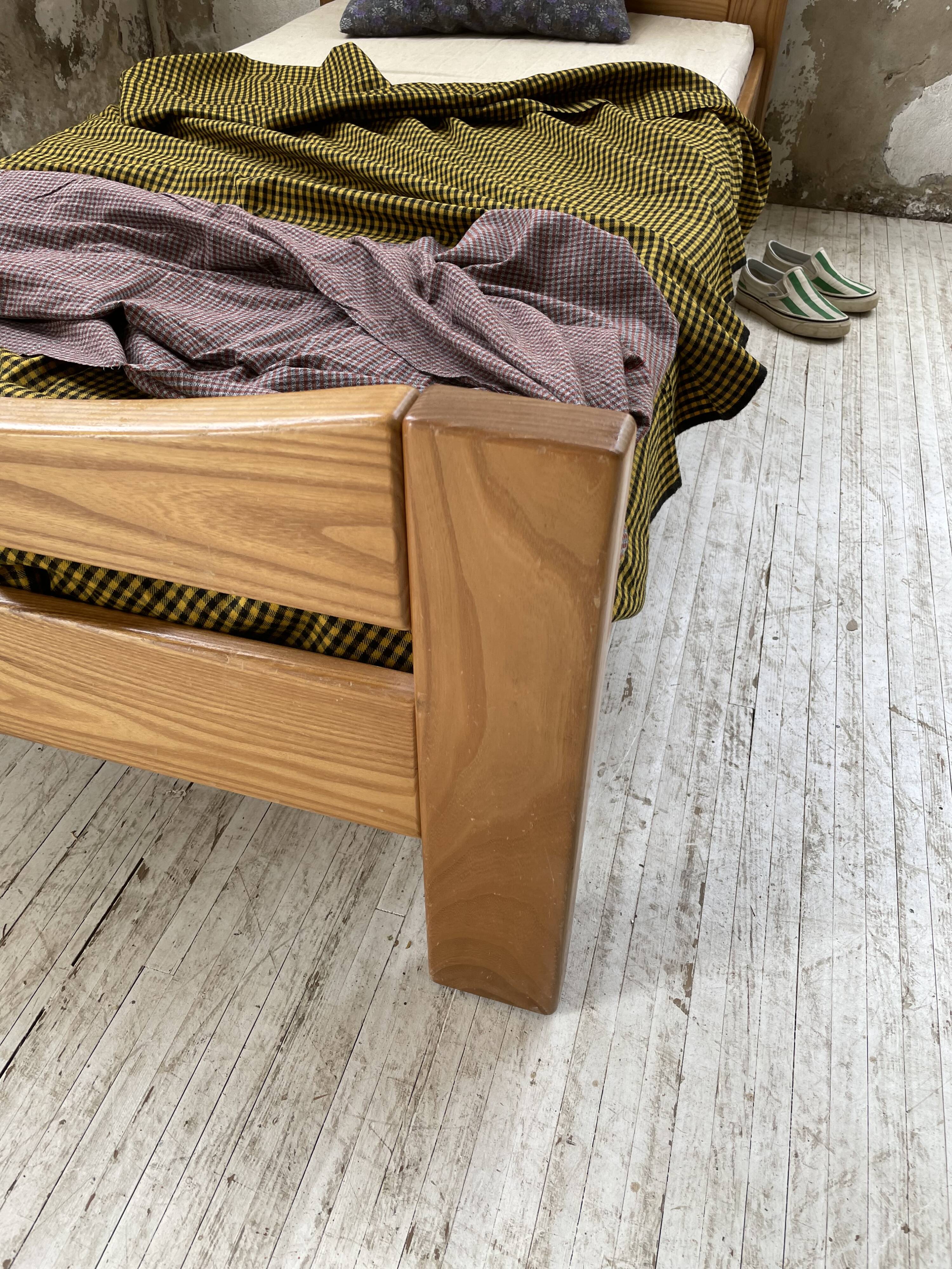 Maison Regain solid single bed