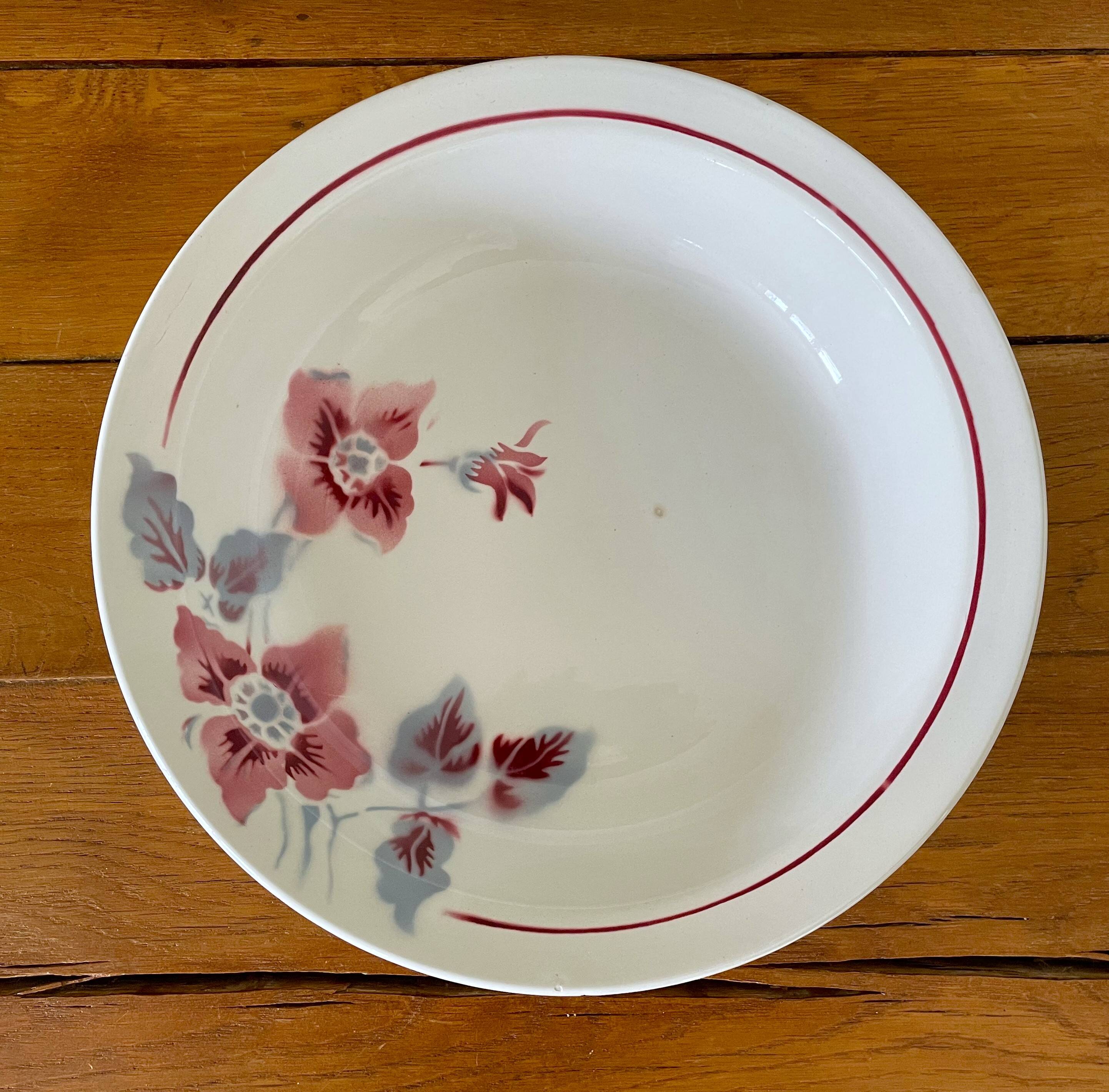 Antique earthenware salad bowl from sarreguemines.