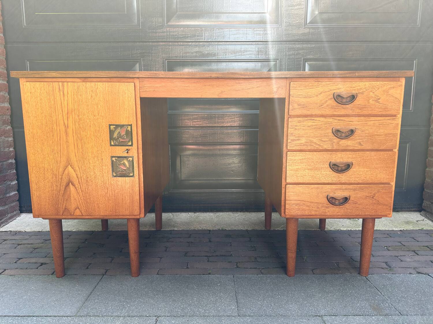 Louis van Teeffelen desk