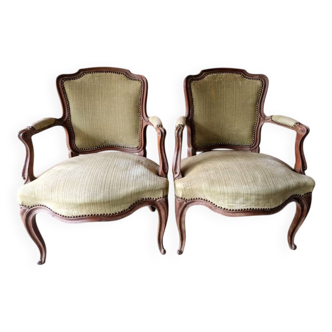 Paire de fauteuils cabriolets de style Louis XV en bois mouluré - XIXème