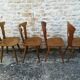 Chaises de bistrot dépareillées