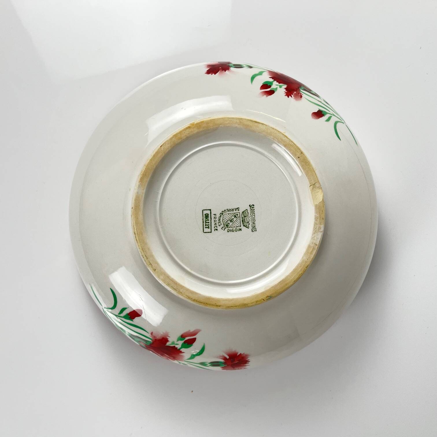 Sarreguemines "Oeillet" salad bowl, 1920-50, red
