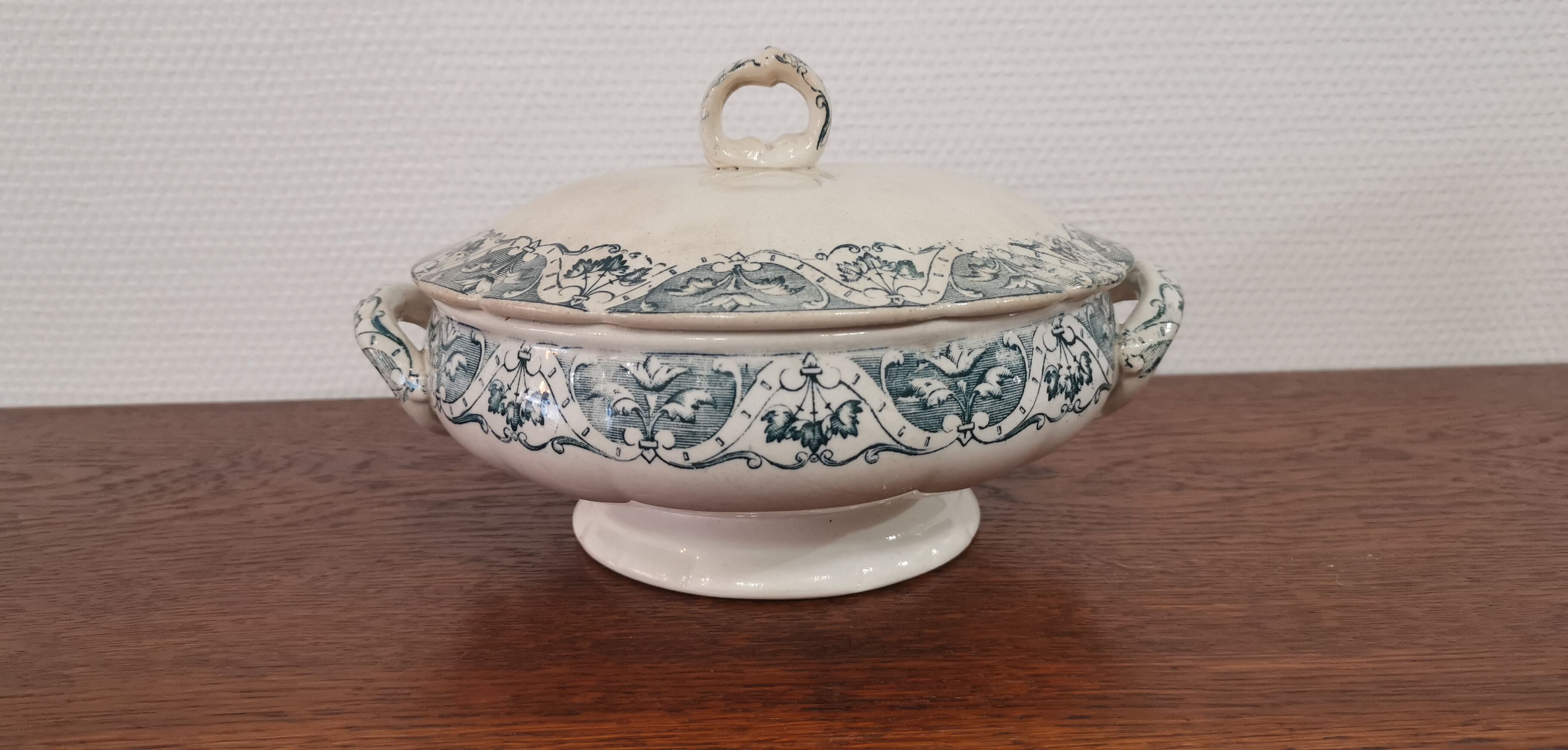 White Iron Earth tureen with green patterns